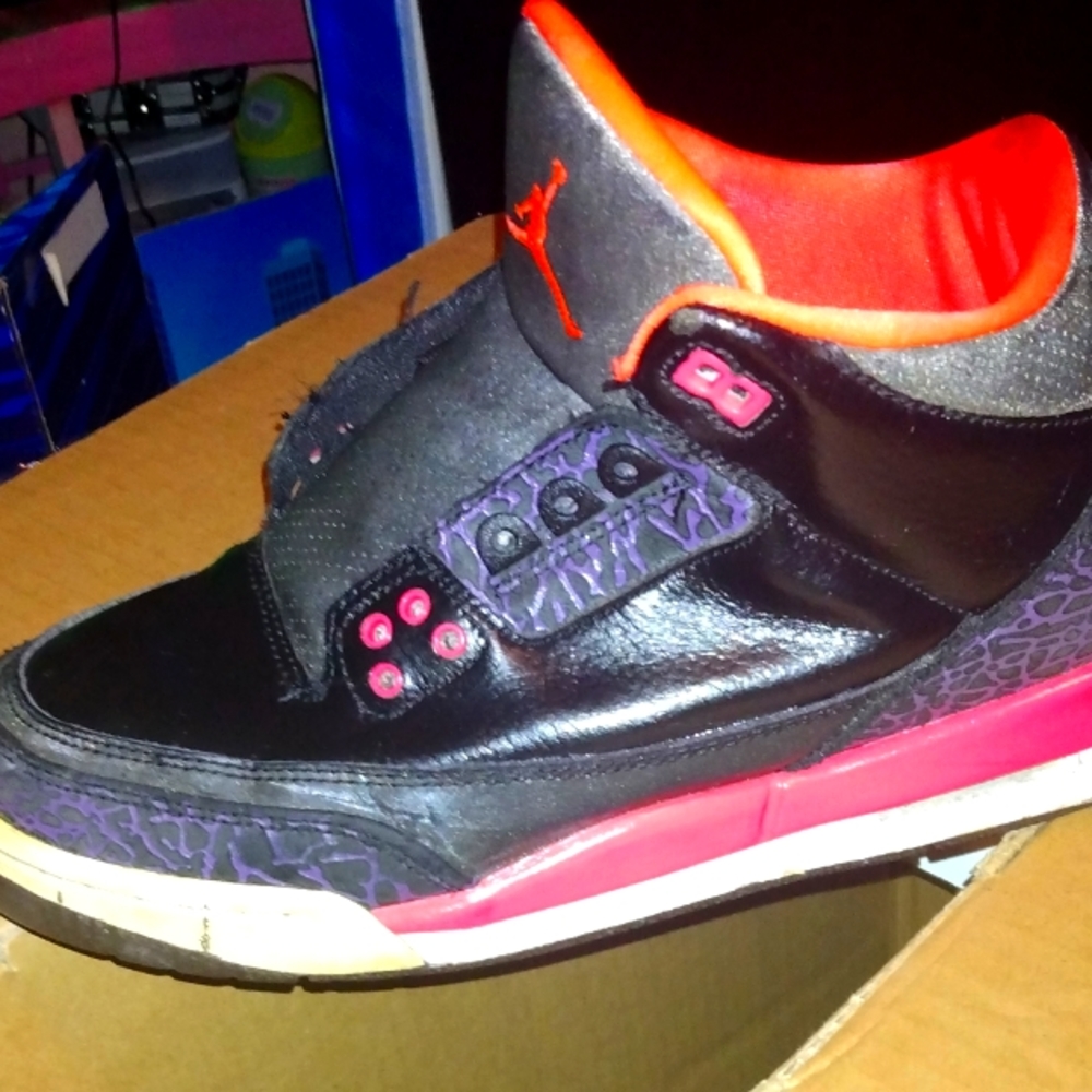 Jordan Women's Black and Pink Sneakers
